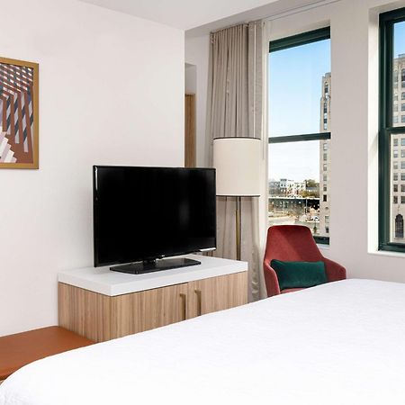 Hilton Garden Inn Flint Downtown Esterno foto