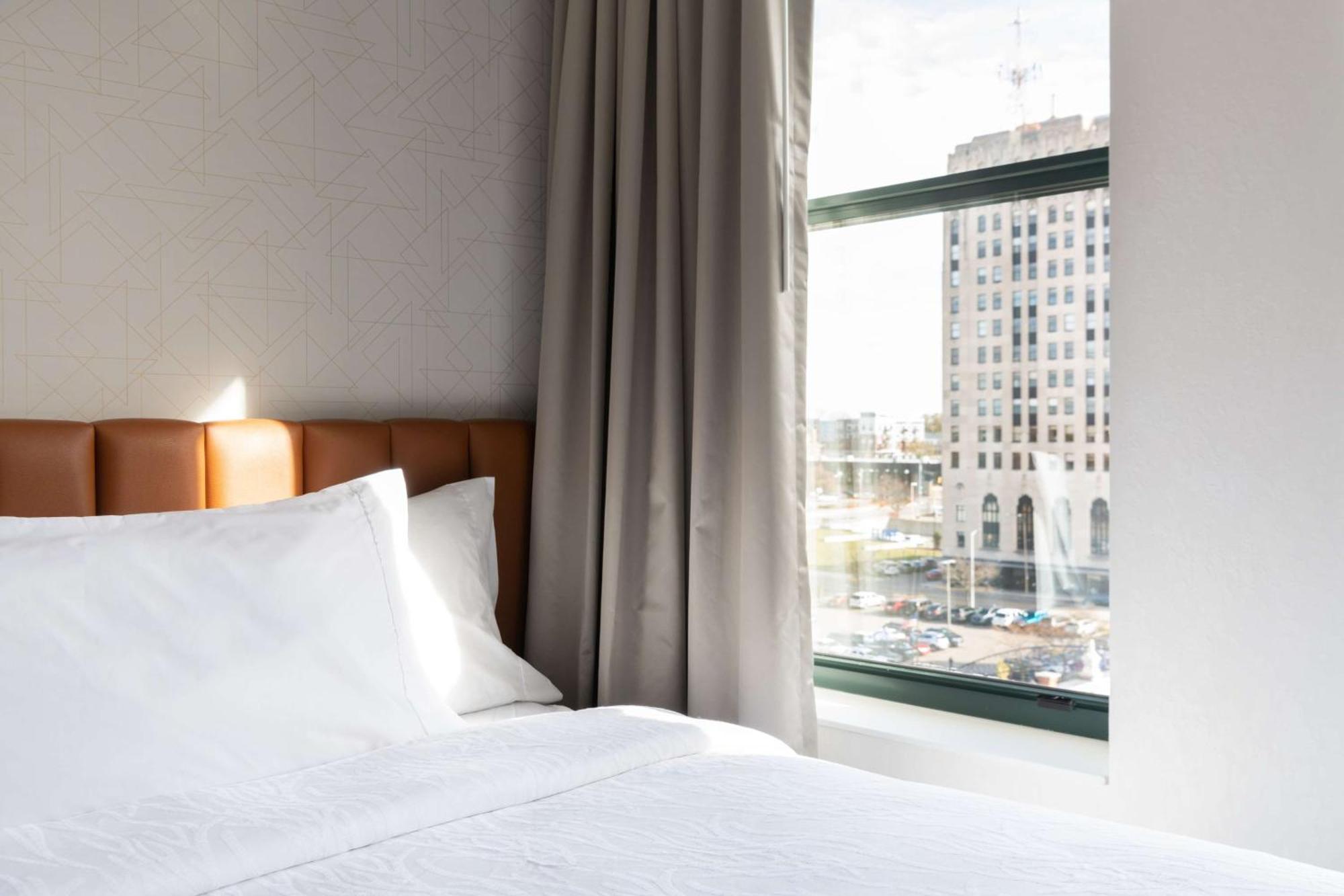 Hilton Garden Inn Flint Downtown Esterno foto