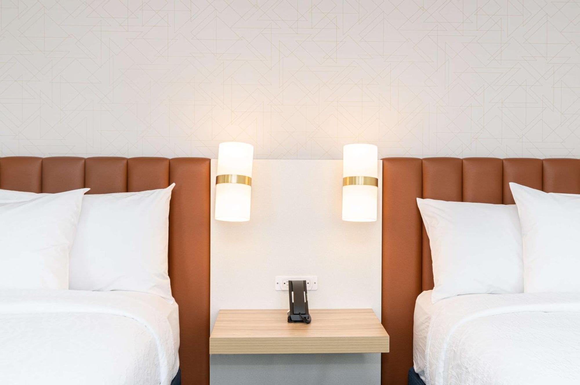 Hilton Garden Inn Flint Downtown Esterno foto